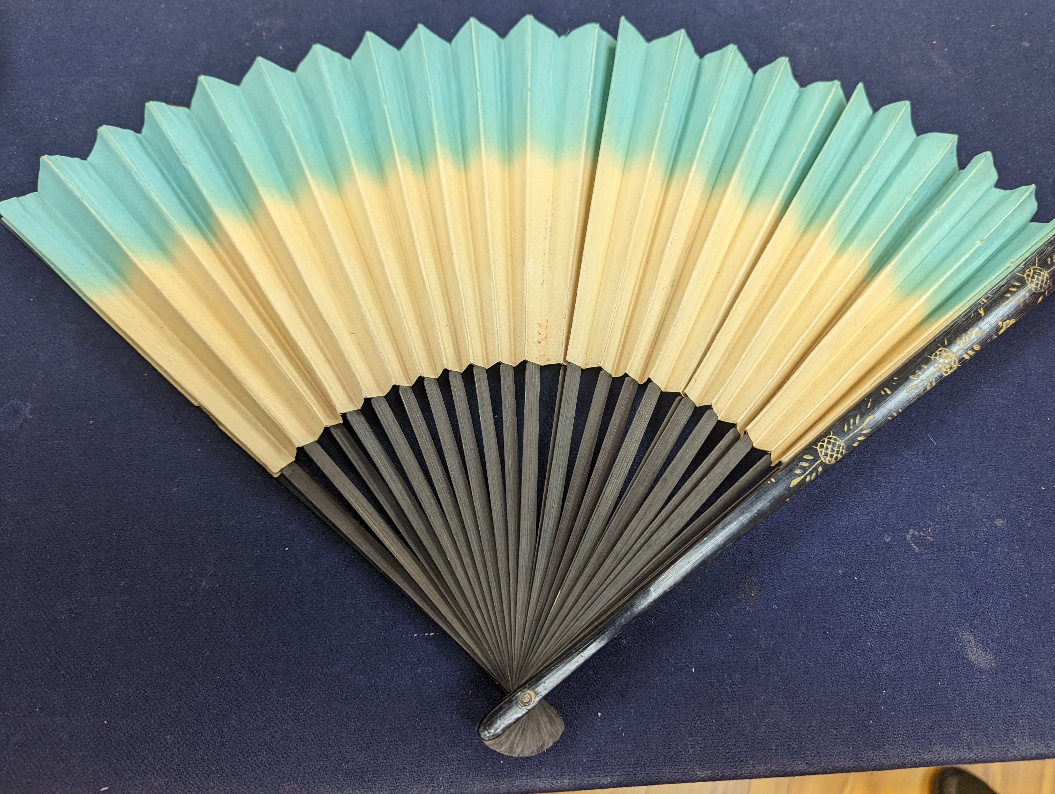 Two Art Deco advertising powder boxes, a similar pack of cards, two fans, leather jewellery boxes, vintage serviettes, etc.